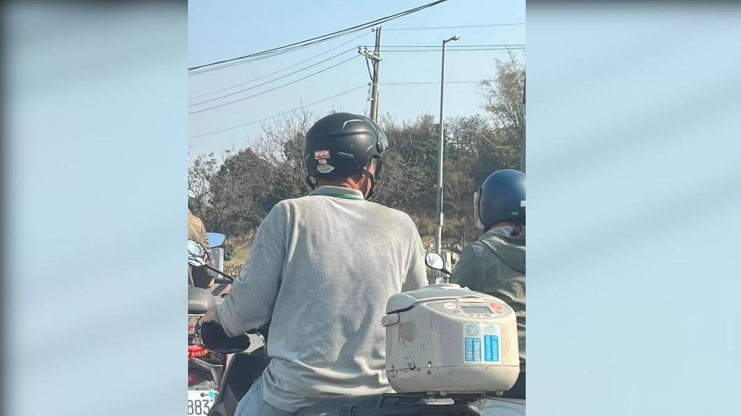 網友在路上發現電鍋置物箱。（圖／翻攝自臉書社團「路上觀察學院」）