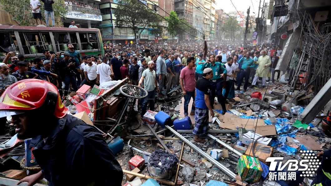 孟加拉首都達卡鬧區發生爆炸，造成17人死、現場滿目瘡痍。（圖／達志影像美聯社）