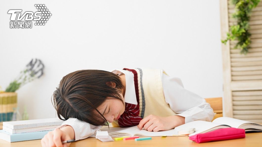 日本一名18歲女高中生是睡眠時間極長的體質，國中一度無法上學，但最後仍然成功從高中畢業、考上大學。（示意圖／shutterstock 達志影像）
