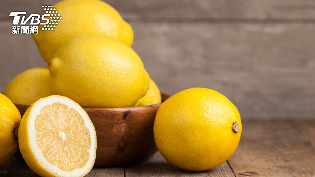 檸檬、柑橘類等酸性食品春季應少吃。（示意圖／Shutterstock達志影像）