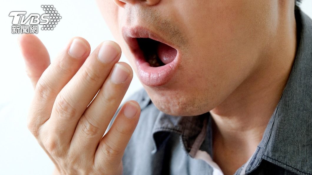 口臭也是咽喉癌的症狀之一。（示意圖／shutterstock達志影像）