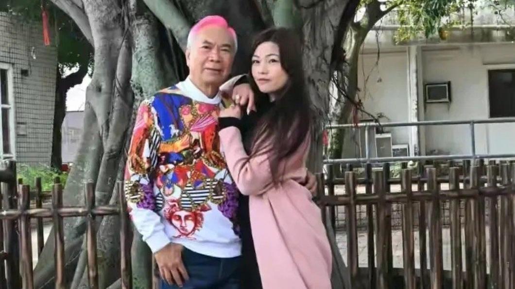 72歲港星李龍基和小36歲女友Chris交往4年，已有結婚打算。（圖／翻攝自娛聞蜀黍微博）