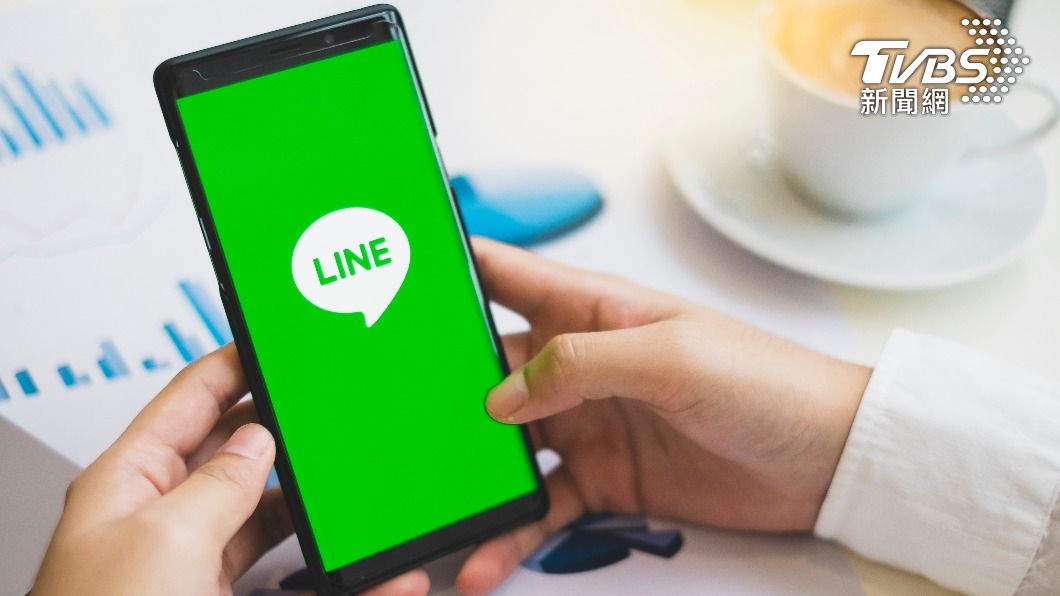不少人會使用LINE的通話及視訊功能進行溝通。（示意圖／shutterstock達志影像）