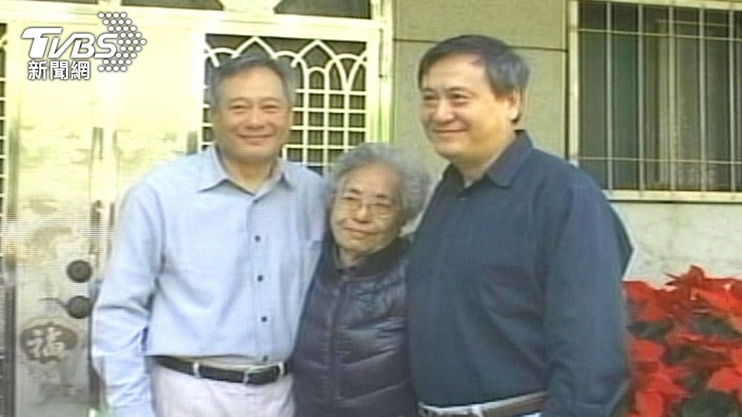 李安（左）多年在外波奔，偶爾返台和媽媽以及弟弟李崗團圓。（圖／TVBS資料照片） 李安97歲母與世長辭　曾一句話造就國際級名導