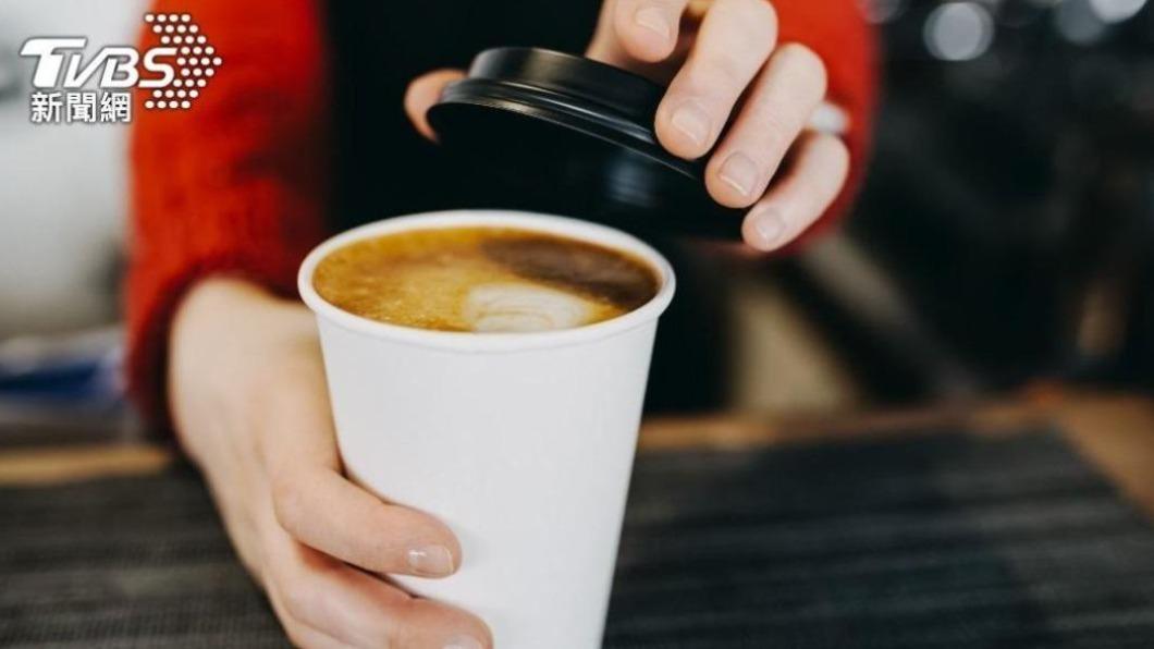不少上班族和咖啡愛好者都喜歡到超商買咖啡。（示意圖／shutterstock達志影像）
