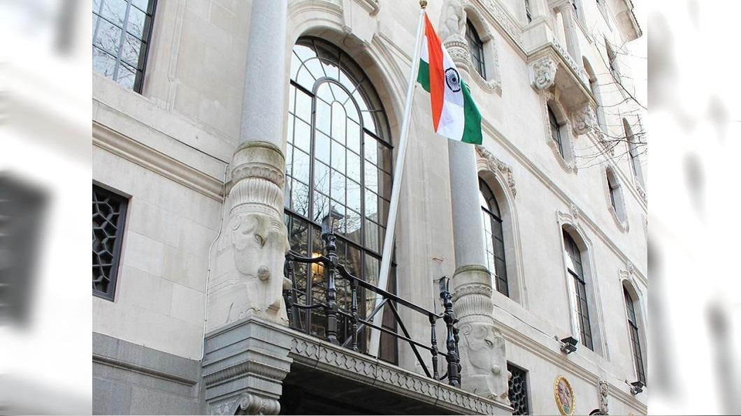印度駐倫敦外交駐館外有示威者擾亂。（圖／翻攝自印度駐倫敦外交駐館臉書）