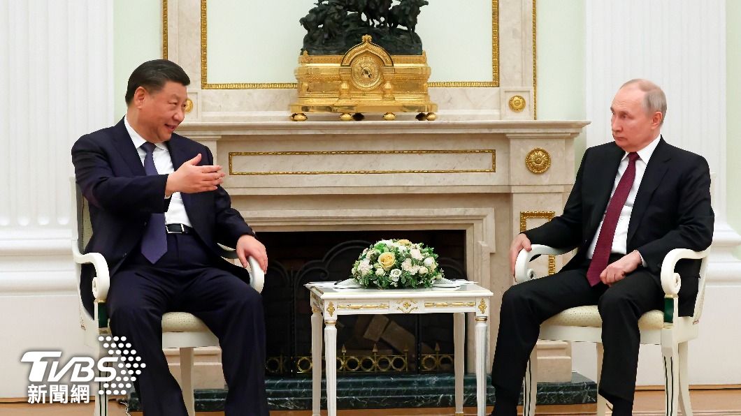 俄羅斯總統普欽（圖右）與中國國家主席習近平（圖左）進行會談。（圖／達志影像美聯社）