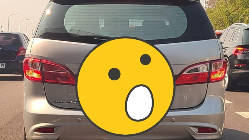 1名網友在路上發現，前方的休旅車主裝上「遠燈破裂者」。（圖／翻攝自「路上觀察學院」臉書）