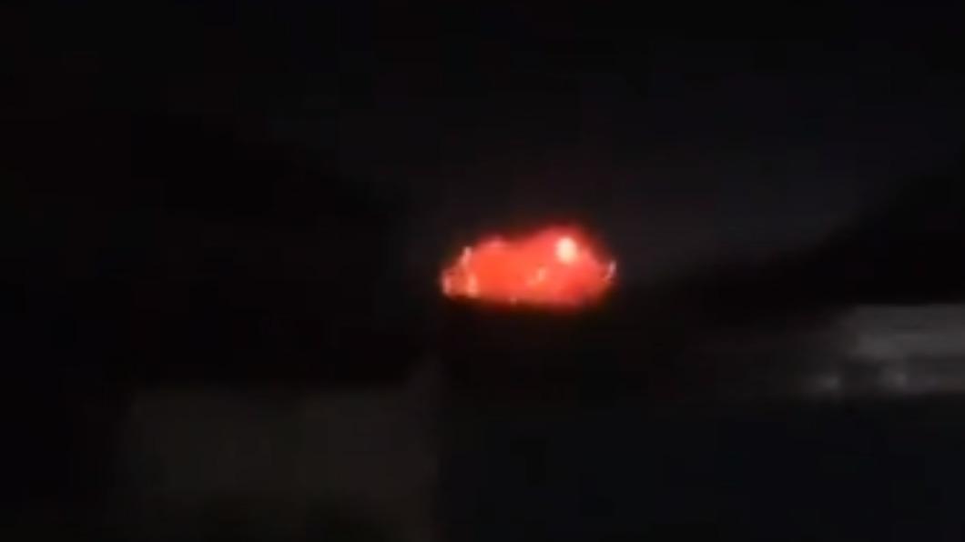 烏克蘭國防部表示，克里米亞發生爆炸。（圖／翻攝自@sashakots Twitter）