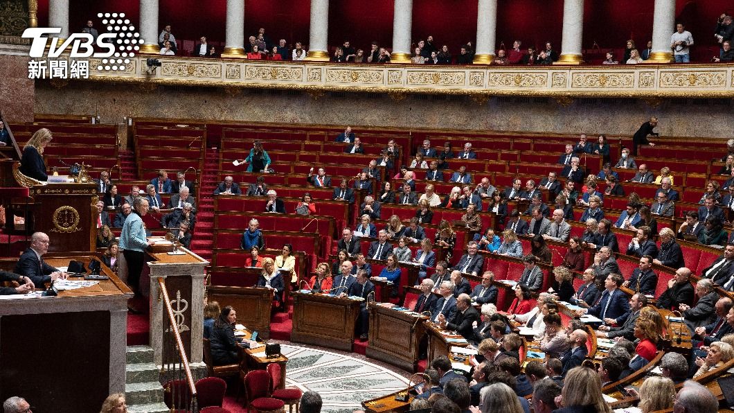 法國國會舉行內閣不信任投票。（圖／達志影像美聯社）