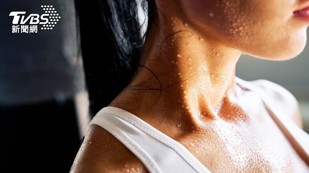 體味是來自皮膚表層的細菌而非汗水。（示意圖／Shutterstock達志影像）