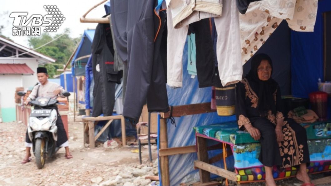 印尼地震災民仍住帳篷。（圖／中央社）