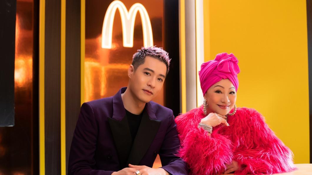 周湯豪和比莉姐，為台灣麥當勞最新推出的「1+1星級點」合體代言。（圖／麥當勞提供）