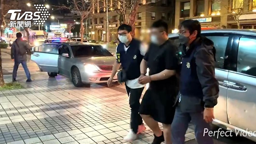 警方逮捕行兇的高姓男子。（圖／TVBS）