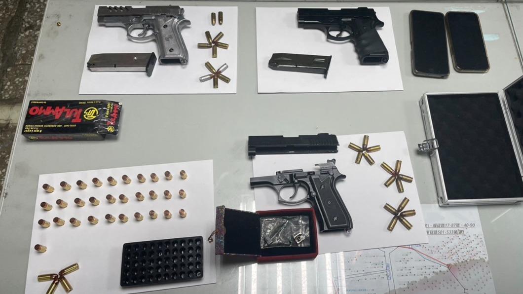 基隆市警方查獲毒品通緝犯，並查獲３把手槍以及３９發子彈（圖／基隆市警察局提供）