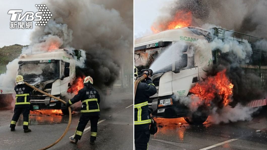 曳引車爆胎後起火燃燒，警消緊急射水灌救。。（圖／TVBS）