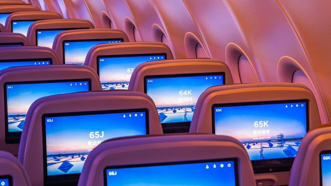 A321neo 經濟艙螢幕 13.3 吋，是國內航空業窄體機中最大螢幕。（圖／華航提供）