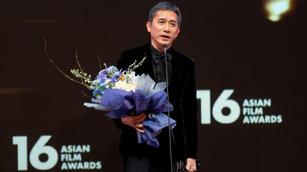 梁朝偉獲頒第80屆威尼斯影展「終身成就獎」。（圖／翻攝自Asian Film Awards Academy臉書）