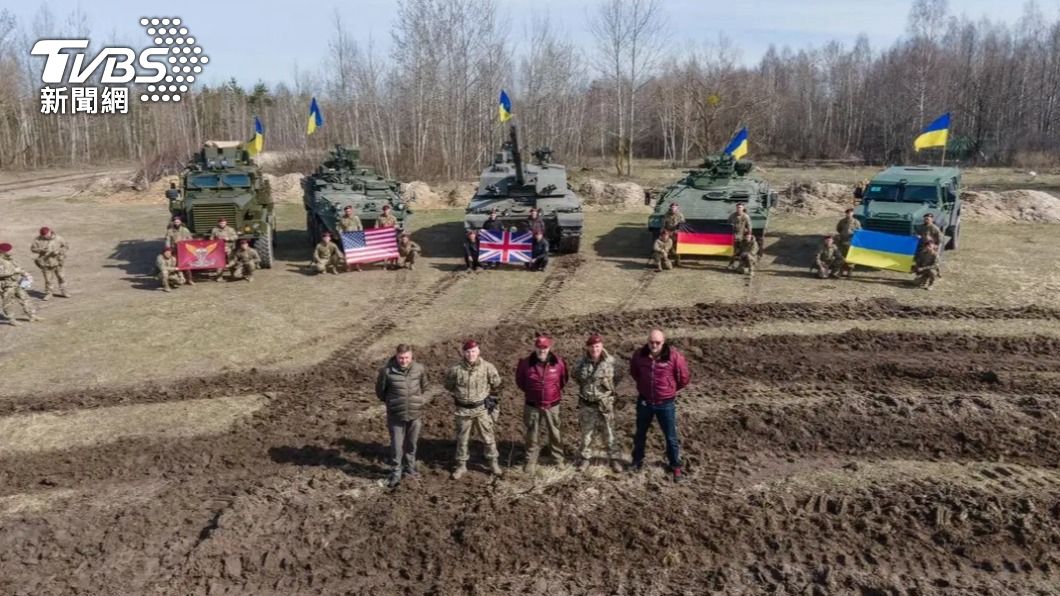 英國、美國、德國援助的戰車送抵烏克蘭。（圖／達志影像路透社）