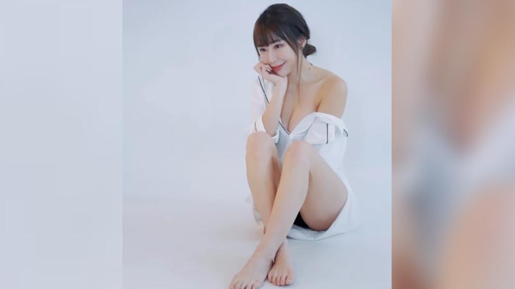 夢想家啦啦隊隊長梓梓拍攝女孩卡。（圖／翻攝Formosa Sexy IG）