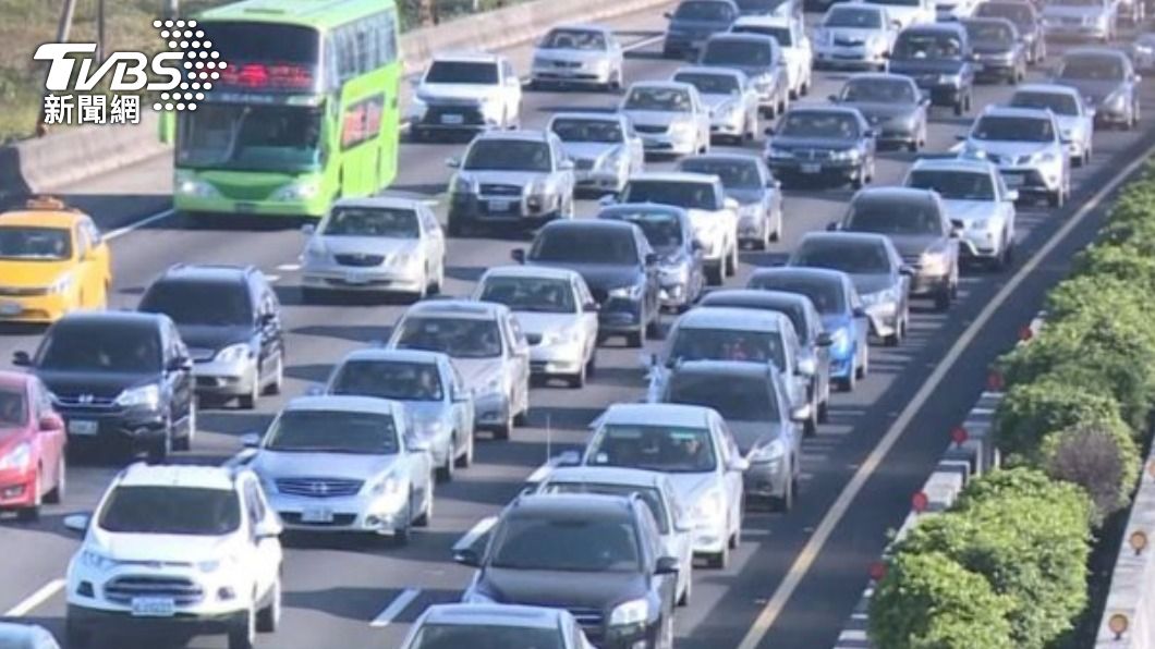 高公局預估今日全國道交通量雙向將達111百萬車公里。（圖／TVBS資料畫面）