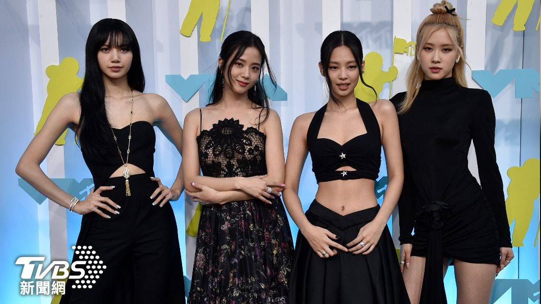 南韓當紅女子團體「BLACKPINK」赴美出席MTV大獎的合影。（圖／達志影像美聯社）
