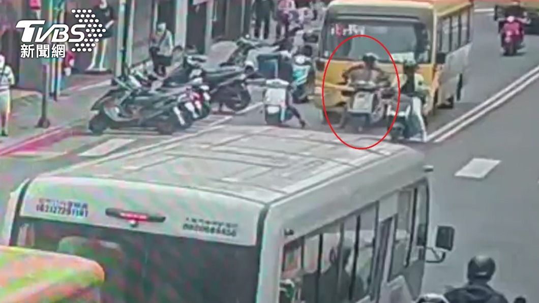 劉姓公車司機上個月30日喝完藥酒後酒駕撞上等紅燈的機車騎士。（圖／TVBS資料畫面）