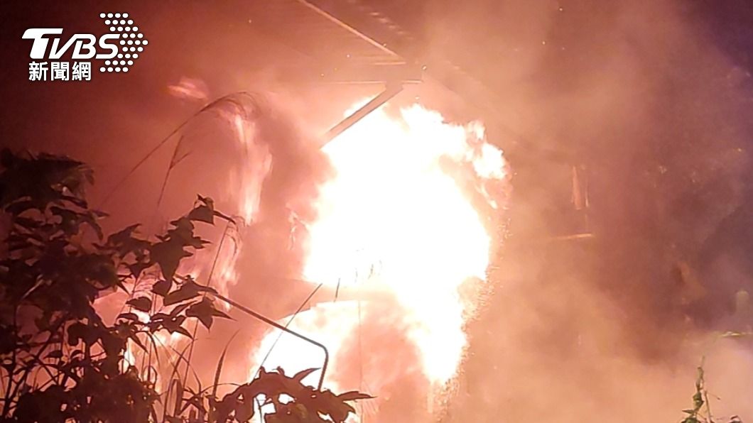 基隆市信義區一處民宅凌晨發生大火釀1死。（圖／TVBS）
