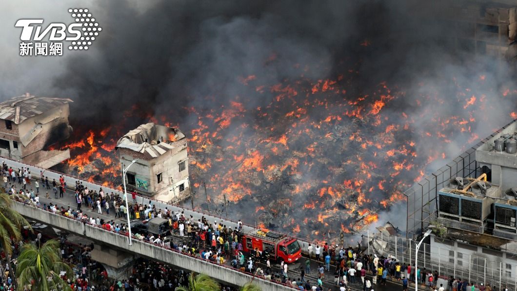孟加拉成衣市場發生大火。（圖／達志影像美聯社）