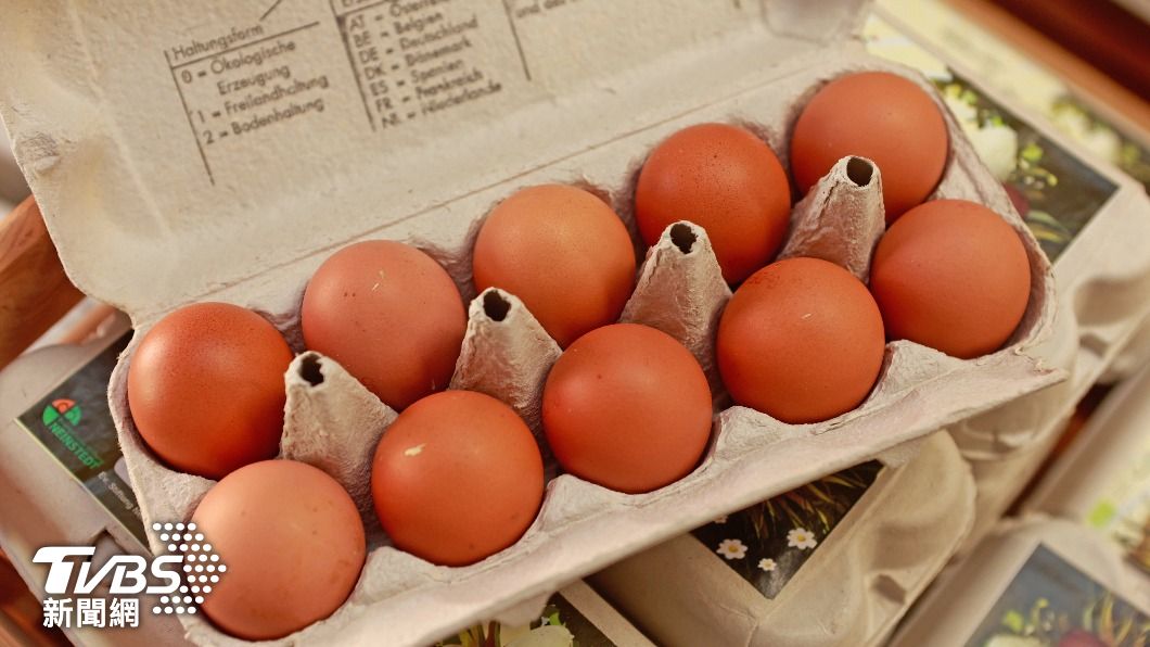 經挑選清洗裝盒準備出貨的新鮮雞蛋。（圖／達志影像美聯社）