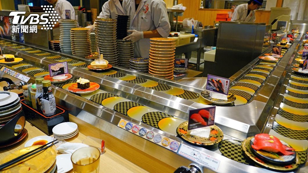日本HAMA壽司某分店以超過「使用期限」的食材製作壽司，還塗改日期標籤，遭到內部員工爆料。圖非當事店家。（示意圖／shutterstock達志影像）