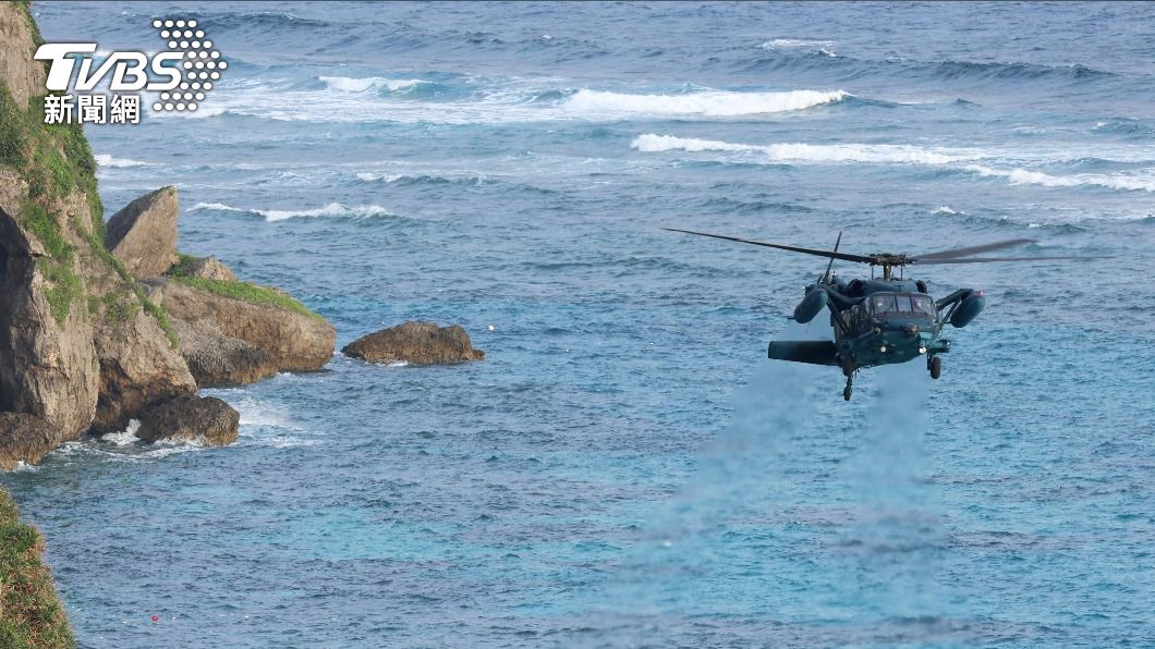 日本自衛隊持續進行海空搜救。（圖／達志影像美聯社）