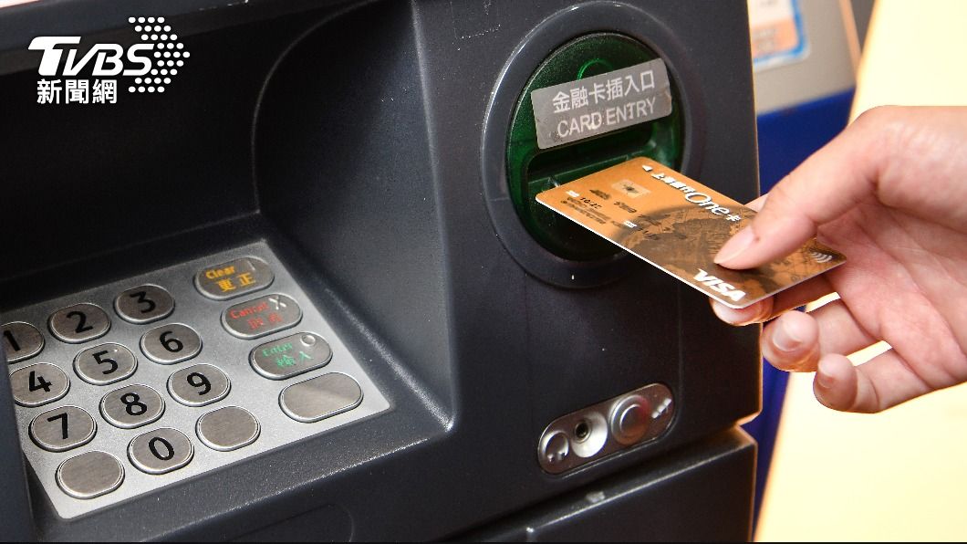 ATM今日起可領取普發6000元。（圖／胡瑞麒攝）
