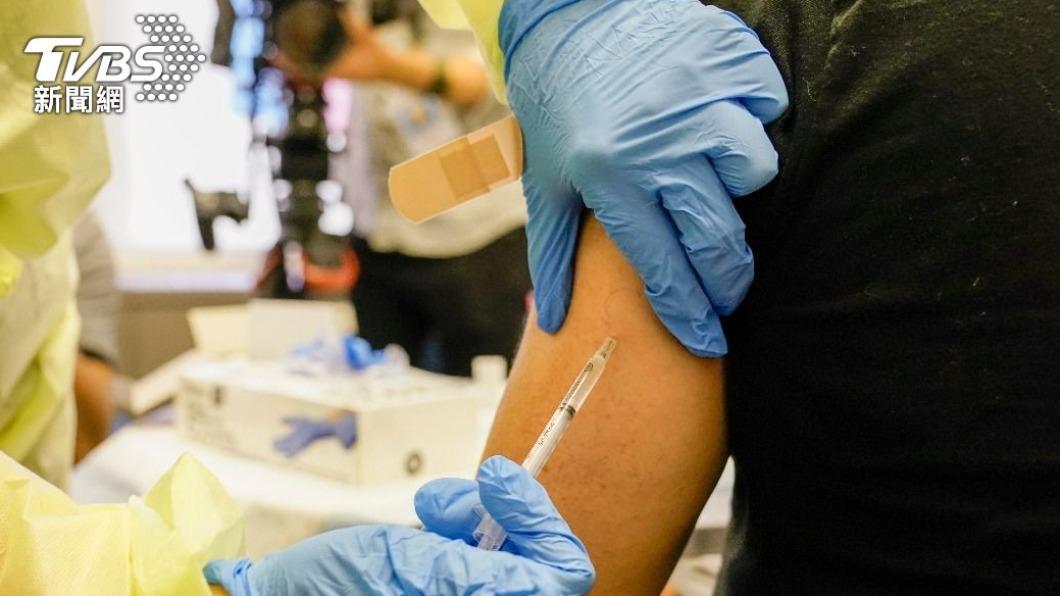 First-day registrations for monkeypox vaccine exceed 16,000. (TVBS News) First-day registrations for monkeypox vaccine exceed 16,000