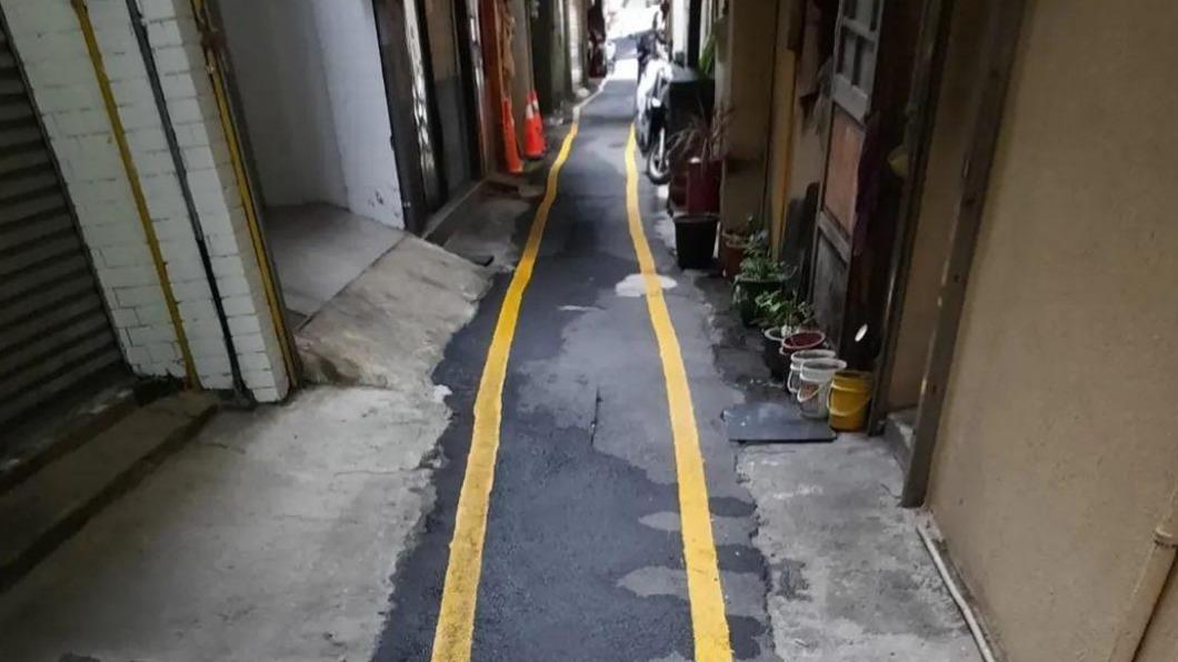 新竹巷弄出現真實版路考項目「直線7秒」。（圖／翻攝自「路上觀察學院」）