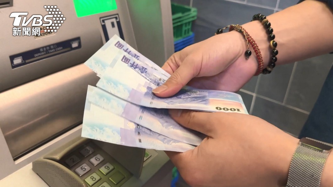 妹子ATM領錢少了5000元。（示意圖／TVBS資料照）