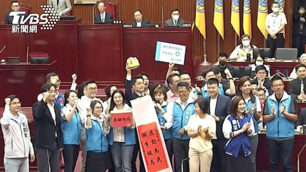 台北市長蔣萬安今（13）日赴台北市議會首度進行施政報告，同時也要接受各黨派議員質詢。（圖／TVBS）