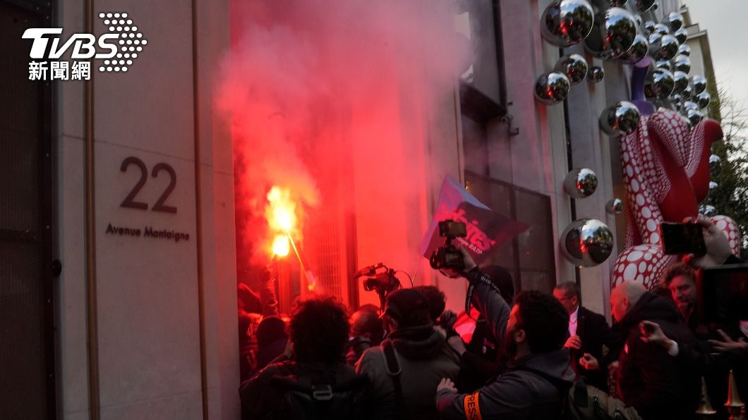 精品業龍頭路易威登集團（LVMH）的巴黎（Paris）總部遭闖入。（圖／達志影像美聯社）