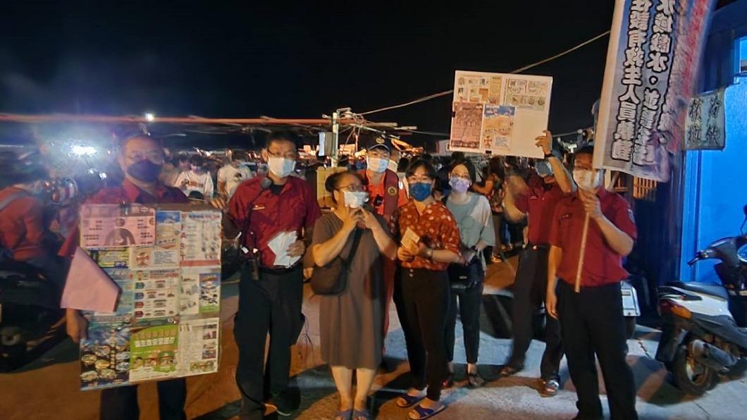 台南市消防局派員前往「藍眼淚」水域宣導防溺。（圖／台南市消防局提供）