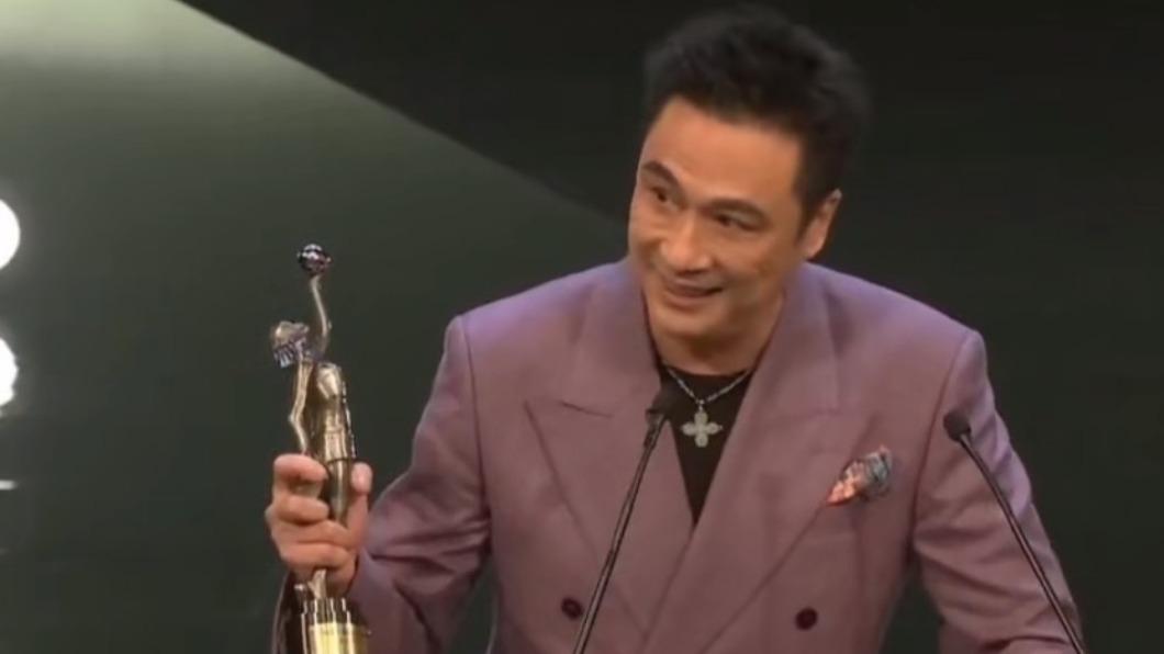 金馬影帝吳鎮宇在頒獎典禮上幽默自嘲。（圖／翻攝自微博）