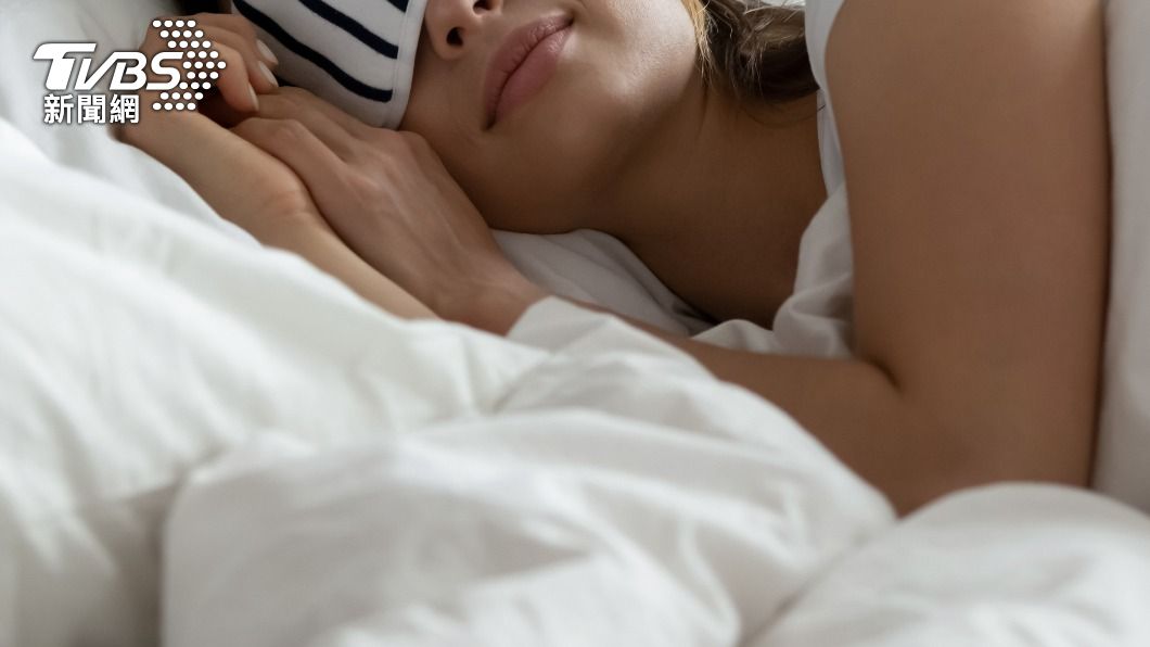 睡眠不足或睡太久都會增加中風機率。（示意圖／Shutterstock達志影像）