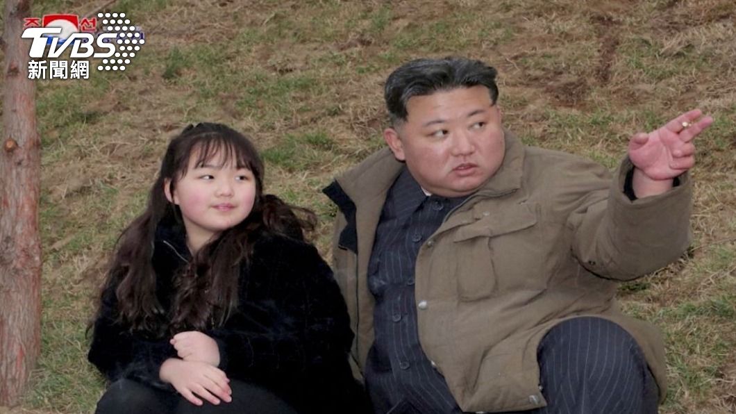 北韓官媒朝中社報導，北韓領導人金正恩18日視察國家宇宙開發局。（圖／路透社）