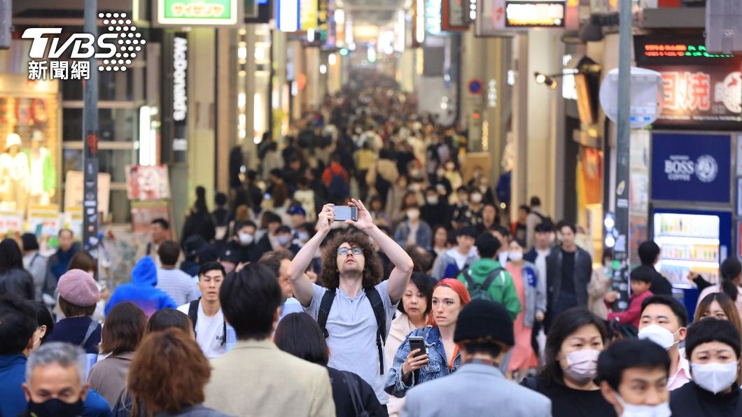 日本政府解除新冠肺炎的嚴格入境限制，各國旅客紛紛前往日本旅行。（圖／達志影像美聯社）