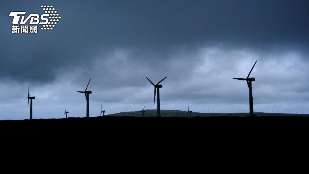 歐洲北海沿岸9個國家，24日召開第2屆北海高峰會，與會領袖誓言加速擴大建置離岸風電、打造北海成為全球最大發電廠。（圖／路透社）