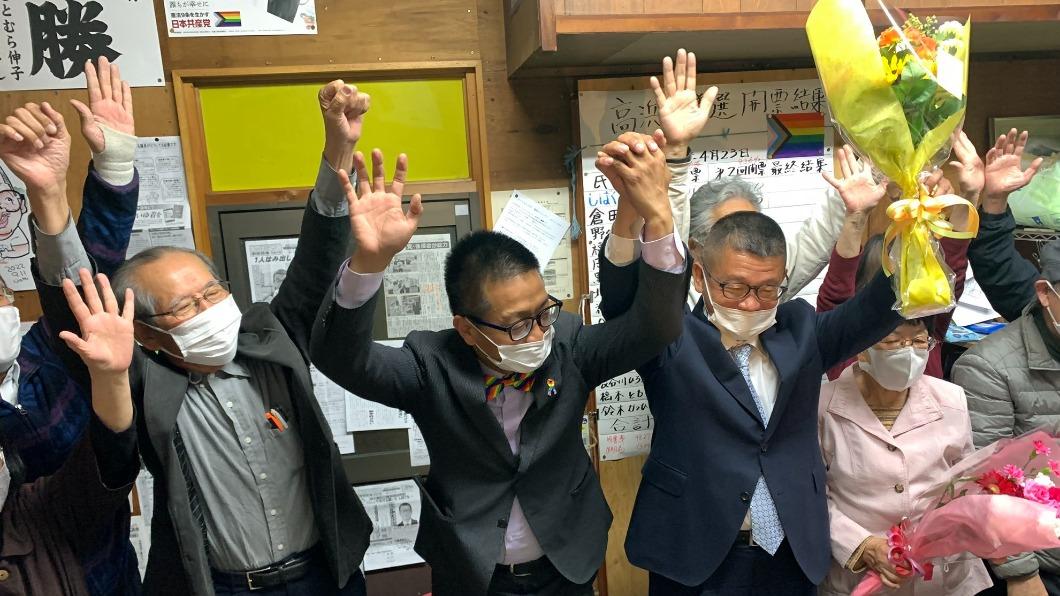 柴口征寬（右1）成日本愛知縣首位出櫃男同志市議員。（圖／翻攝自柴口征寬推特）