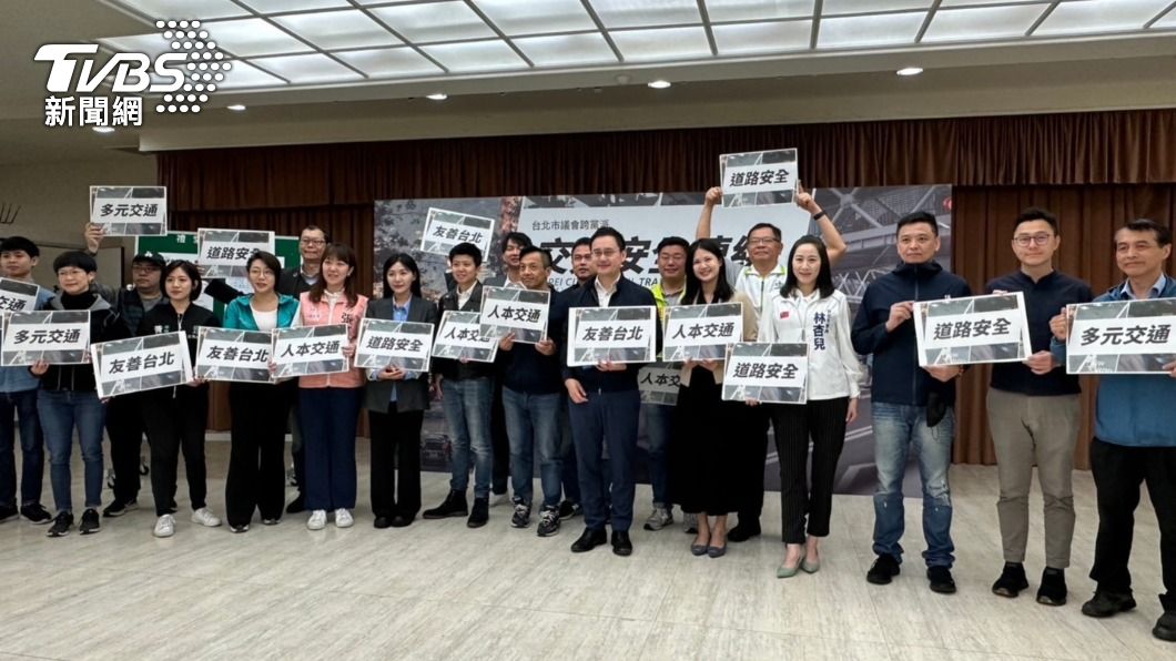 台北市議會今（26）日組成「跨黨派交通安全連線」。（圖／林至柔攝）