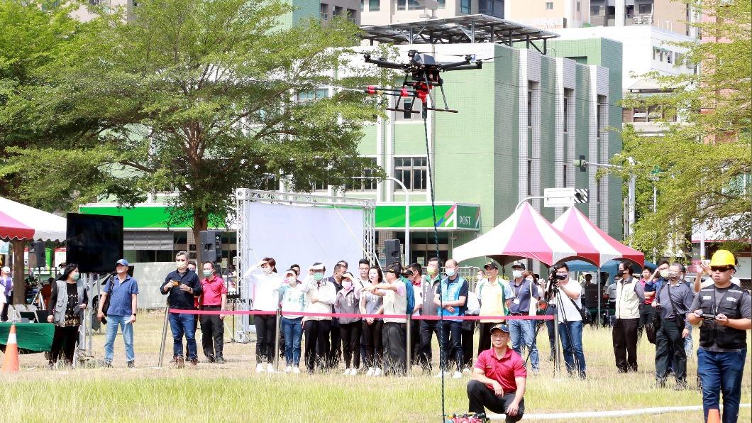 台南市消防局展示無人機等科技設備。（圖／台南市政府提供）