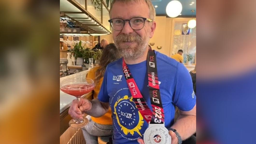 45歲英國男子史蒂夫（Steve Shanks）跑完倫敦馬拉松（London Marathon）後暴斃。（圖／翻攝自《每日郵報》）
