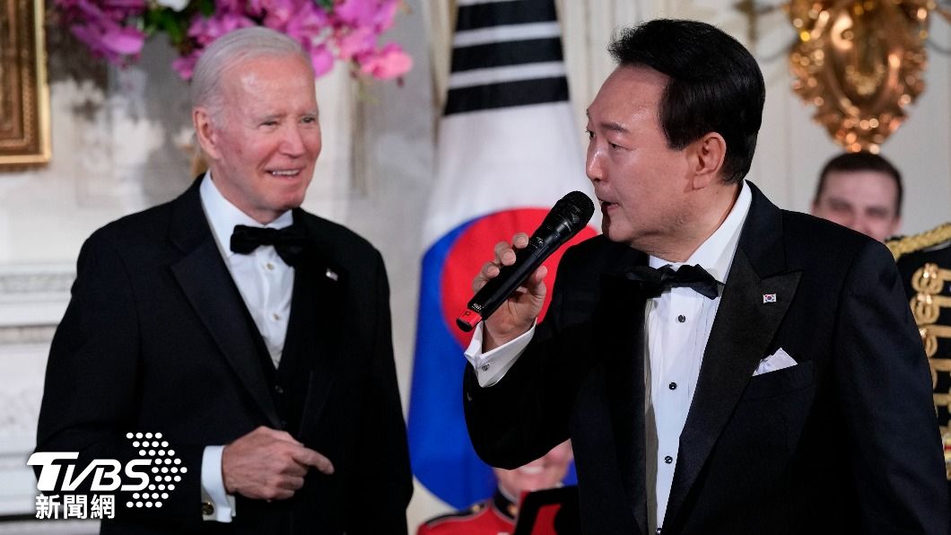 美國總統拜登（左）、南韓總統尹錫悅（右）於華府舉行峰會。（圖／達志影像美聯社）