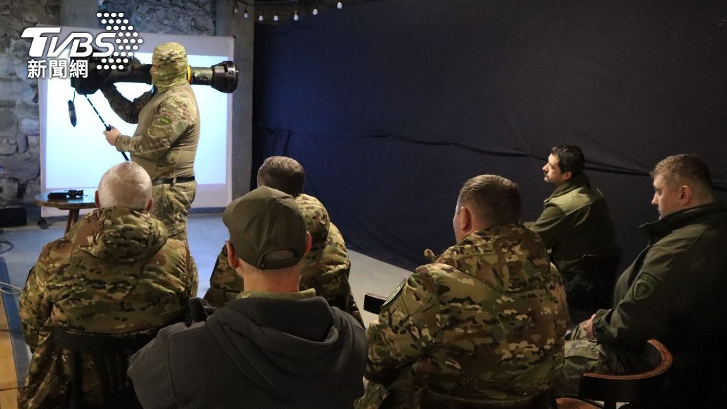 烏克蘭反裝甲火箭的模擬訓練課程。（圖／中央社）